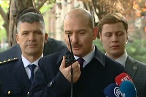 Bakan Soylu polisleri telsizden kutladı