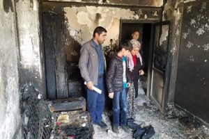 Yangında mahsur kalan vatandaş kurtarıldı