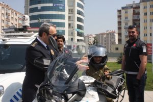 Bursa İl Emniyet M&uuml;d&uuml;r&uuml; Osman AK, &ccedil;ocukları misafir etti