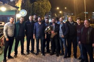 Kavga ihbarına giden polislere s&uuml;rpriz kutlama