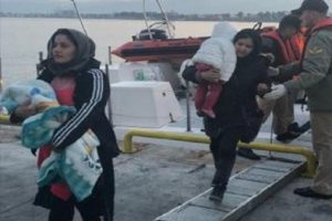 Dikili a&ccedil;ıklarında 70 g&ouml;&ccedil;men yakalandı