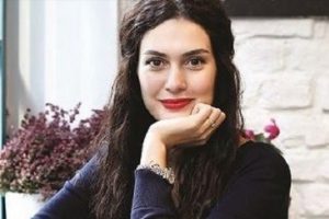 Berg&uuml;zar Korel'den yalı a&ccedil;ıklaması