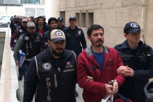 Bursa'da FET&Ouml;'den aranan 14 kişi gaybubet evinde yakalandı