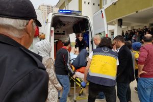 Bursa'da polis veli tartıştığı okul m&uuml;d&uuml;r&uuml; ve &ouml;ğretmeni vurdu