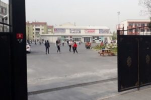 İstanbul'da lisede bı&ccedil;aklı kavga: 1 yaralı