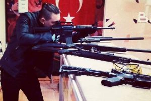 İnternet &uuml;zerinden aldığı t&uuml;fekle intihar etti!