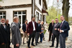 Bursa İneg&ouml;l'de T&uuml;fek&ccedil;ikonak Mahallesi yeni meydanına kavuştu