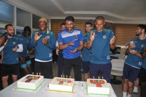 Alanyaspor'da 3 doğum g&uuml;n&uuml; birden kutlandı