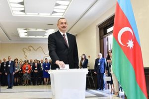 Azerbaycan'da sandık &ccedil;ıkış anketlerinde b&uuml;y&uuml;k fark