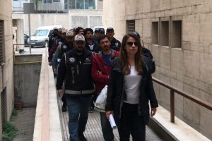 Bursa'daki FET&Ouml;'n&uuml;n "h&uuml;cre evleri"ne operasyonunda 10 tutuklama