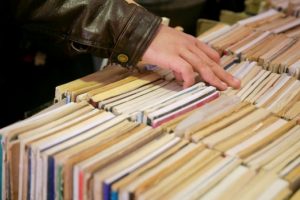 Profes&ouml;r&uuml;n 'tweet'i ithal kitaplara vergi muafiyeti getirdi
