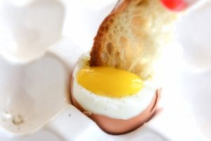 Yumurtayı b&ouml;yle yemek hastalığa yol a&ccedil;ıyor!