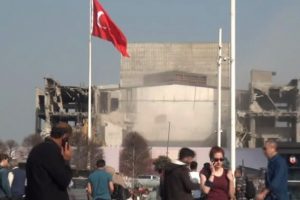 AKM yıkım &ccedil;alışmalarında beyaz perde g&ouml;r&uuml;nd&uuml;