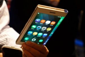 O markadan ilk katlanabilir telefon geliyor!