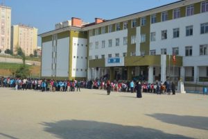 Bursa'da o okulda, ge&ccedil;ici m&uuml;d&uuml;r ile eğitime iki g&uuml;n sonra başlandı