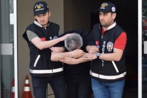 Adliyeleri arayıp ş&uuml;pheli yakınlarını dolandırmaya &ccedil;alıştı