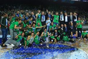 Hidayet T&uuml;rkoğlu'ndan Dar&uuml;şşafaka'ya tebrik