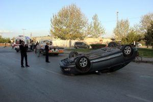 Otomobil takla attı: 2 yaralı
