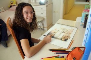 11 yaşındaki ressam 40 eserle sergi açtı