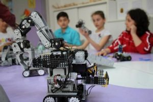 Genç mucitler 2 yılda 40 robot tasarladı