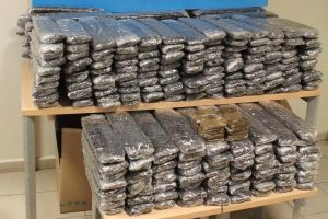 Tahtaların i&ccedil;inde 153 kilo esrar yakalandı