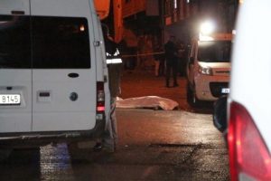 Teyze oğluna kurşun yağdırdı! 1 &ouml;l&uuml;, 1 yaralı