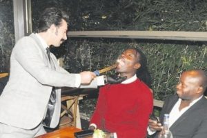 Gomis ve arkadaşlarından 8 kilo et ziyafeti!