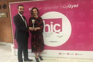 Bursa'da meşhur anne s&ouml;zleri Eker'e &ouml;d&uuml;l kazandırdı