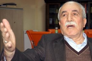 'G&uuml;len'in k&ouml;peğiyim' dediği &ouml;ne s&uuml;r&uuml;len profes&ouml;re hapis cezası
