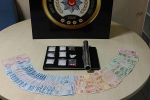 Bursa'da uyuşturucu operasyonunda 5 kişi g&ouml;zaltına alındı