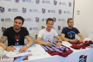 Trabzonsporlu futbolcular taraftarlarla buluştu