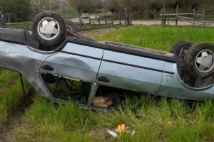 Yoldan &ccedil;ıkan otomobil tarlaya u&ccedil;tu