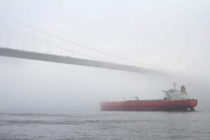 İstanbul Boğazı'nda sis etkili oldu
