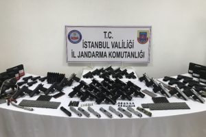 Jandarmadan kurusıkıdan ger&ccedil;ek silah yapılan imalathaneye baskın