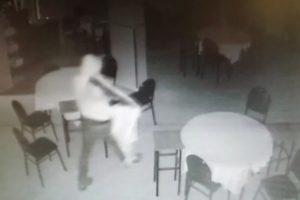 Mahallenin korkulu r&uuml;yası hırsızlar esnafı isyan ettirdi!