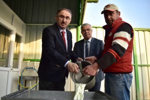 Bursa'da kırsaldaki s&uuml;t &uuml;reticilerine 450 bin TL'lik katkı
