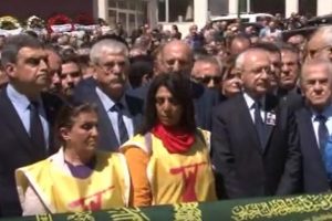 Kılı&ccedil;daroğlu amcasının cenaze t&ouml;renine katıldı