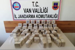 İran sınırında 50 kilo eroin ele ge&ccedil;irildi