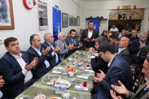 Bursa B&uuml;y&uuml;kşehir Belediye Başkanı Aktaş Bereket Sofrası'nda vatandaşlarla buluştu