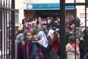 Okulda &ccedil;ıkan yangın paniğe neden oldu