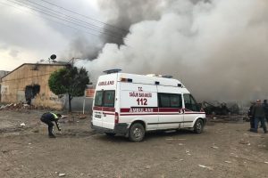 T&uuml;p d&uuml;kkanında patlama: 1 &ouml;l&uuml;, 1 yaralı