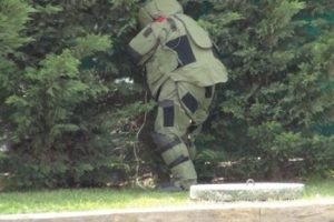Cami bah&ccedil;esindeki ş&uuml;pheli valiz polisi alarma ge&ccedil;irdi