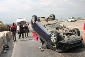 Otomobil trakt&ouml;re arkadan &ccedil;arptı: 1 &ouml;l&uuml;, 1 yaralı