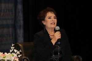 "Sanat ve siyaset halk i&ccedil;in yapılıyor, her ikisi ayrılmaz birer par&ccedil;a"