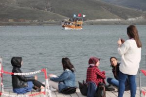 Vatandaşlara bin 700 rakımda tekne turu
