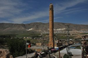Tarihi El Rızk Camii minaresi s&ouml;k&uuml;lerek taşınacak