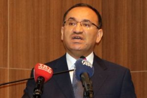 Bozdağ'dan 'gen&ccedil;ler deizme kayıyor' s&ouml;ylemlerine yanıt