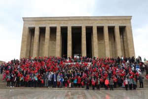 Bursa Mudanyalı bin 283 &ouml;ğrenci Ata'nın huzurunda