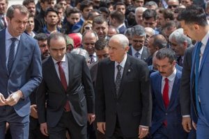 Devlet Bah&ccedil;eli'ye bu fotoğrafı hediye ettiler!
