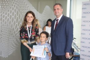Bursa'da Minik kalemler Medicana Hastanesi'nden &ouml;d&uuml;llerini aldı